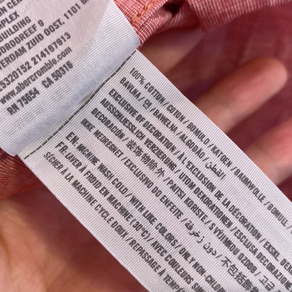 ✨3/$40✨ Hollister Button-Down Shirt - Picture 4 of 4